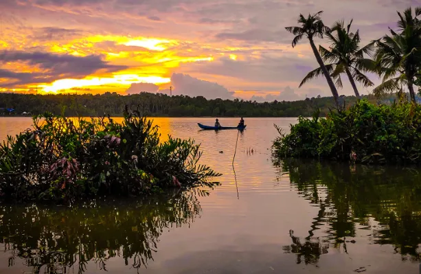 കുളമുട്ടം കായൽ 