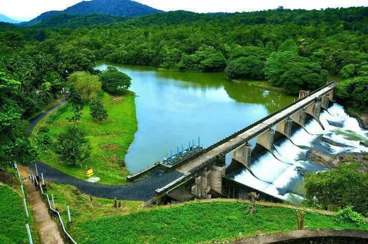 തെന്മല ഡാം   — കാഴ്ചകൾ കവിതയാകുന്ന ഇടം! 💚🌿
