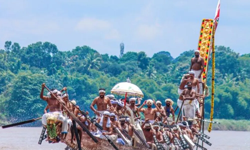 മഴുക്കീർ പള്ളിയോടം