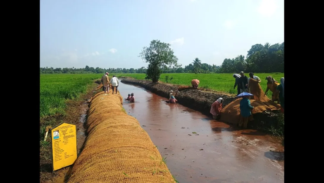 എം ജി എൻ ആർ ഇ ജി എസ്