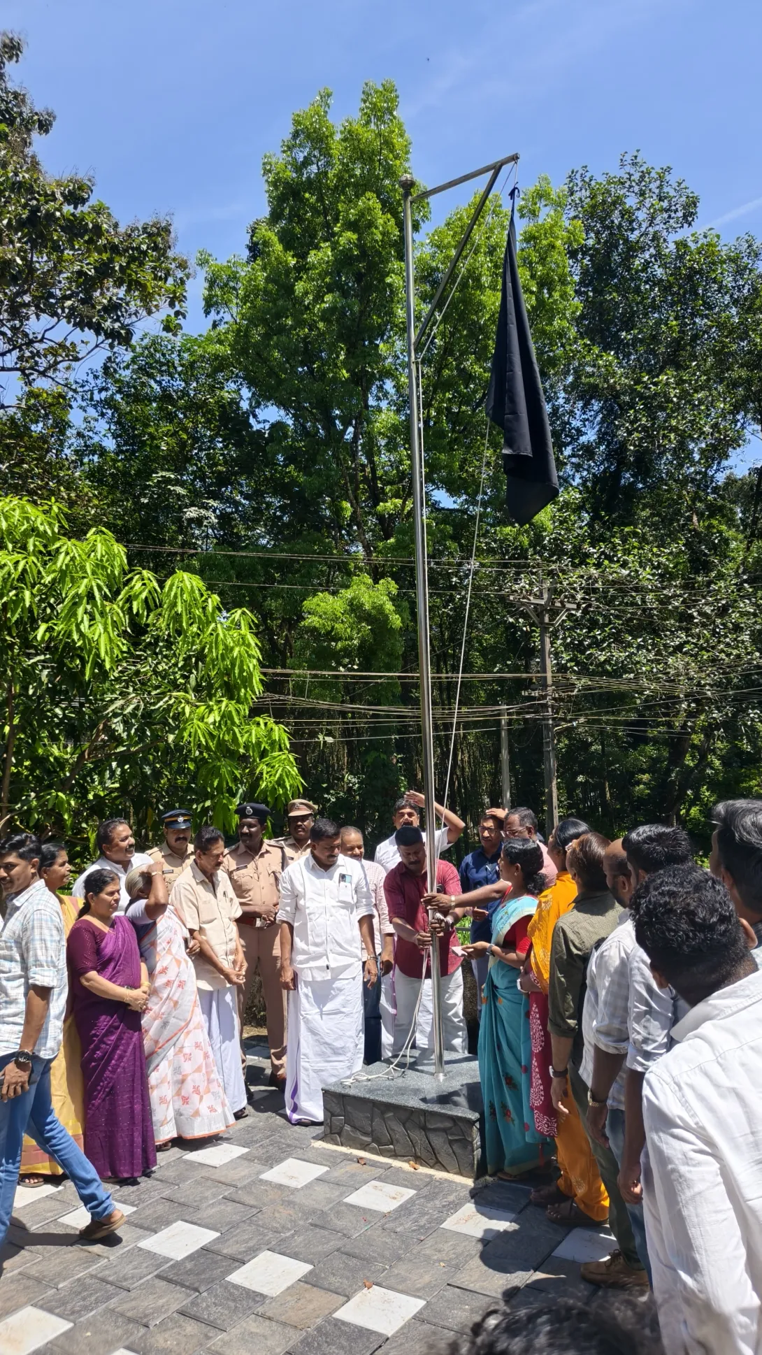 തൂഫാന്‍ 2.0 പതാക