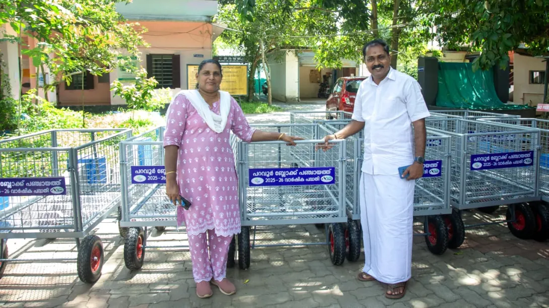 ഹരിതകർമ്മസേനയ്ക്ക് പുൾകാർട്ട് വിതരണം ചെയ്തു