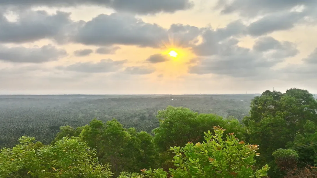 പയംകുറ്റി മലയില്‍ നിന്നുള്ള കാഴ്ച