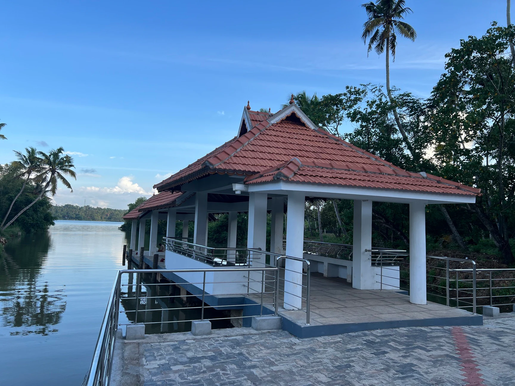 പുത്തൻ കടവ് കായൽ