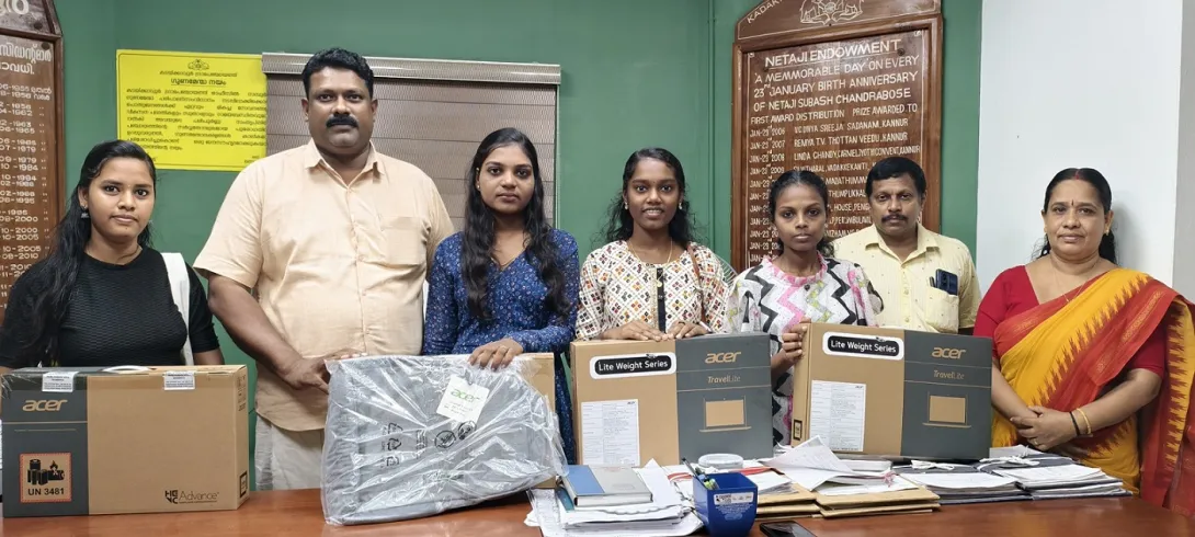 ലാപ് ടോപ്പ് വിതരണം - എസ്.സി