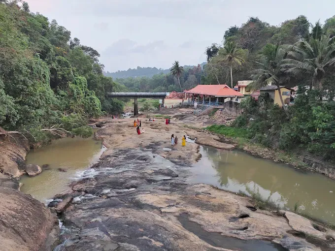  അരുവിക്കര   ഡാം പരിസരം 