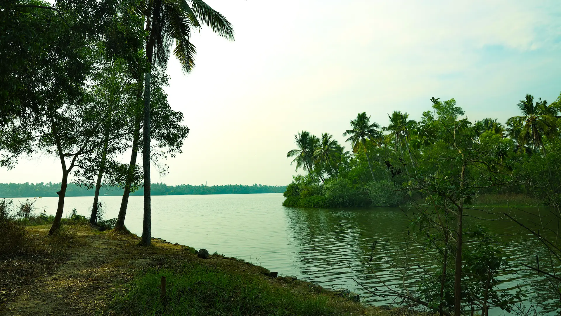 കഠിനംകുളം കായൽ