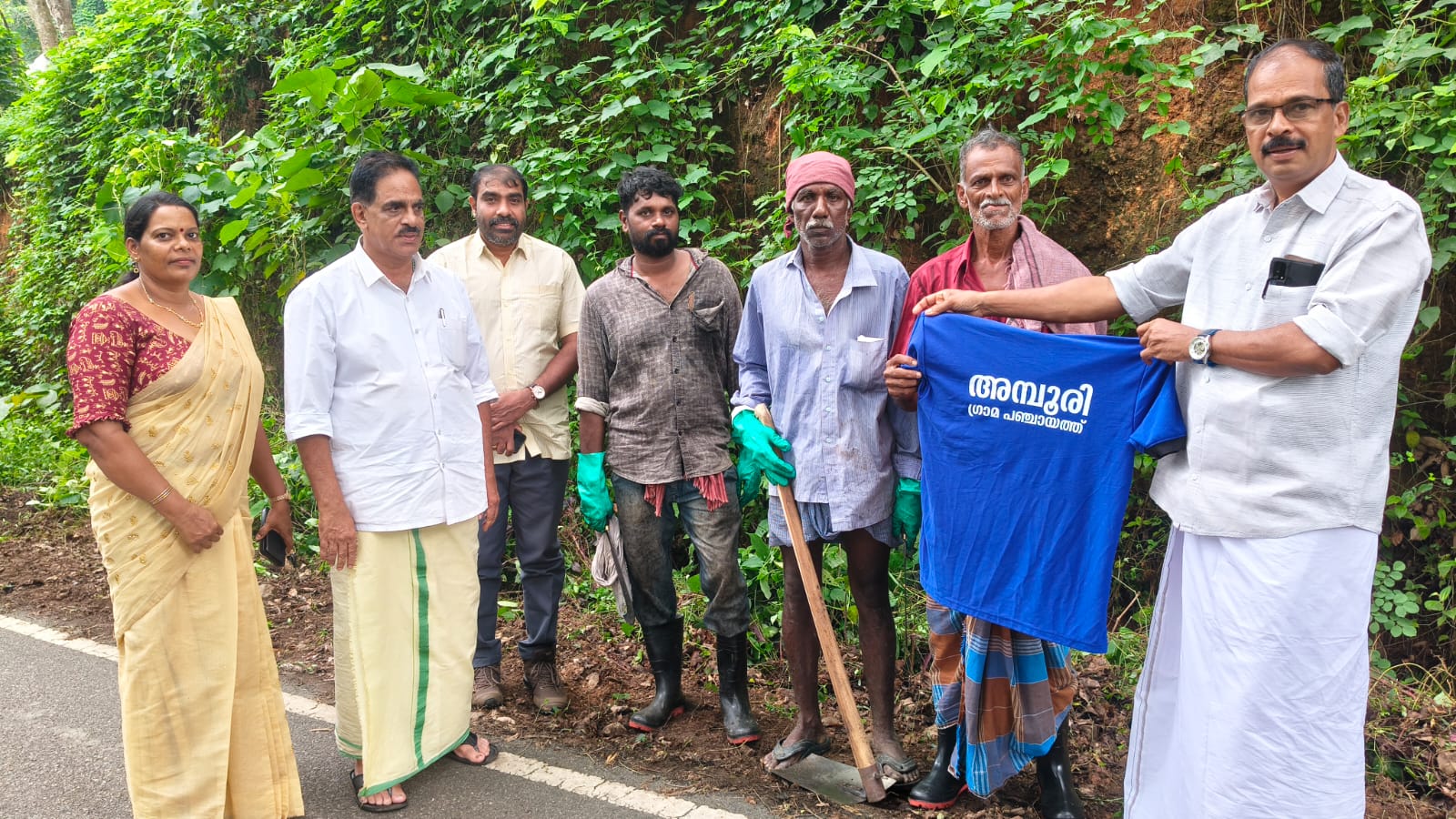 യൂണിഫോം വിതരണം