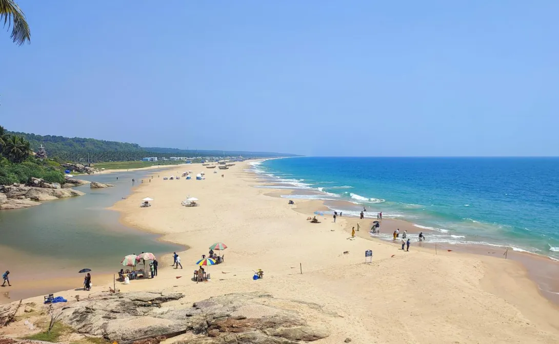 അടിമലത്തുറ ബീച്ച്