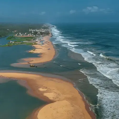 പൂവാര്‍ കായലും കടലും സംഗമിക്കുന്നത് 