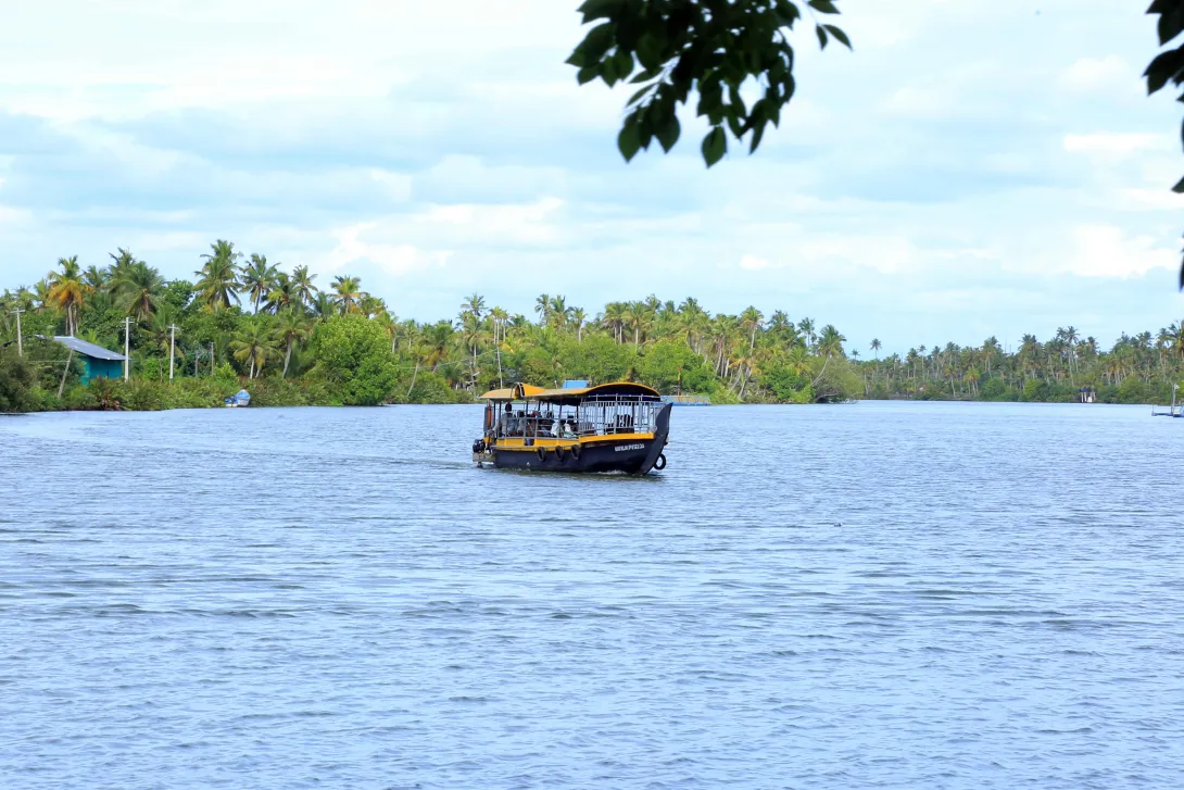 അഷ്ടമുടി കായൽ 