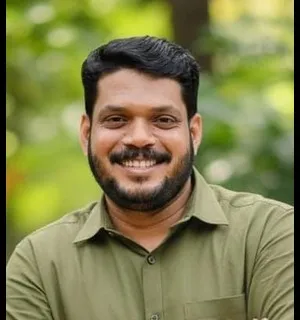 സന്തോഷ് തുപ്പാശ്ശേരി