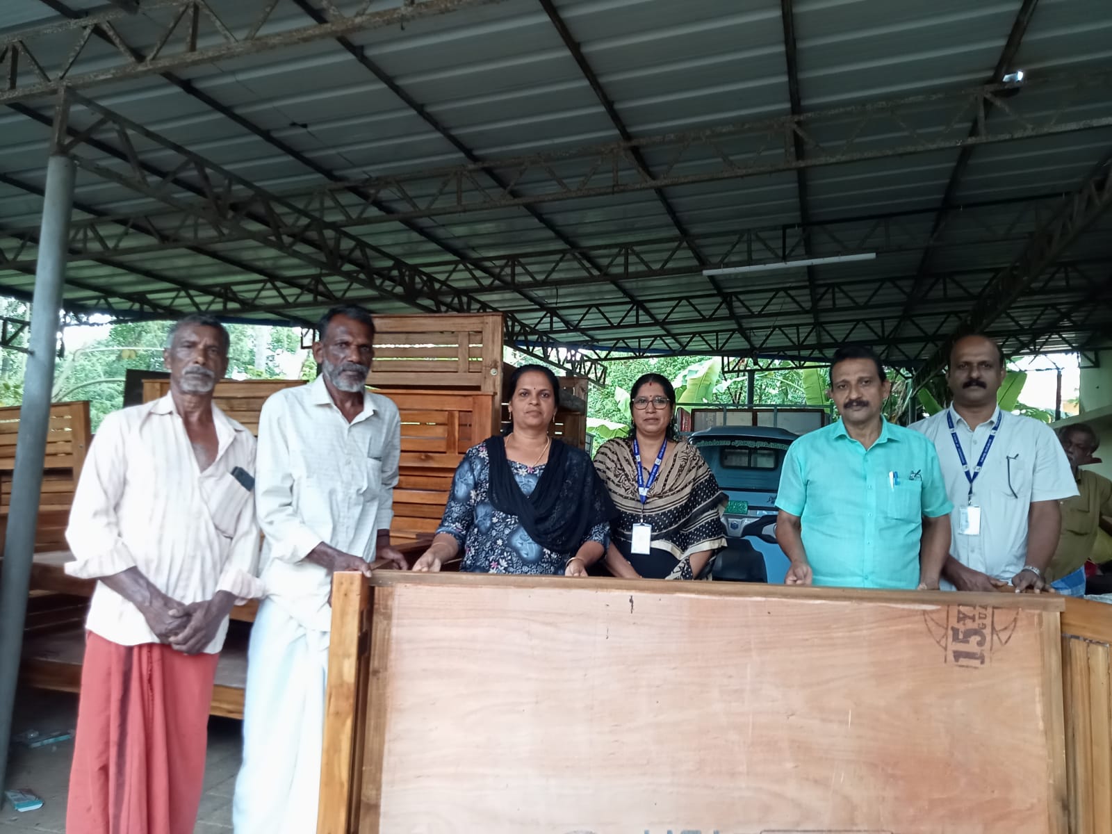 കട്ടില്‍ വിതരണം