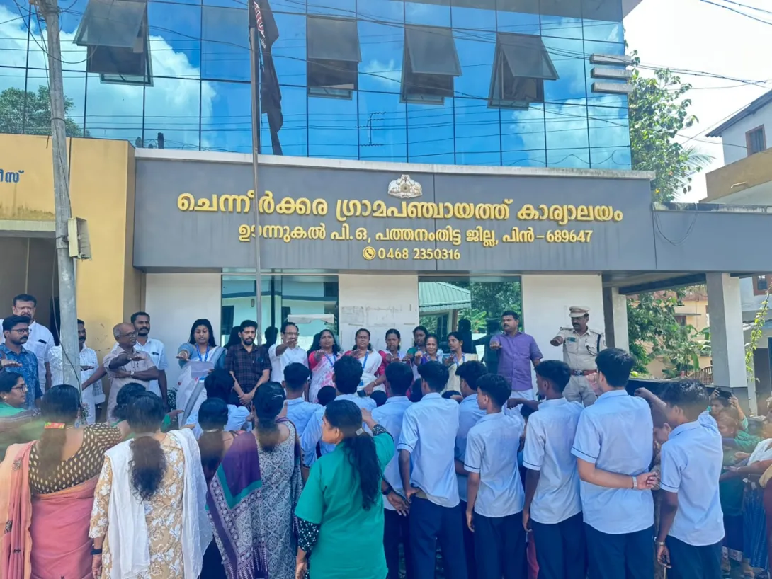 തൂഫാൻ 2.0– ഫ്ലാഗ് ഹോസ്റ്റിംഗ്,ബാഡ്ജ് വിതരണവും