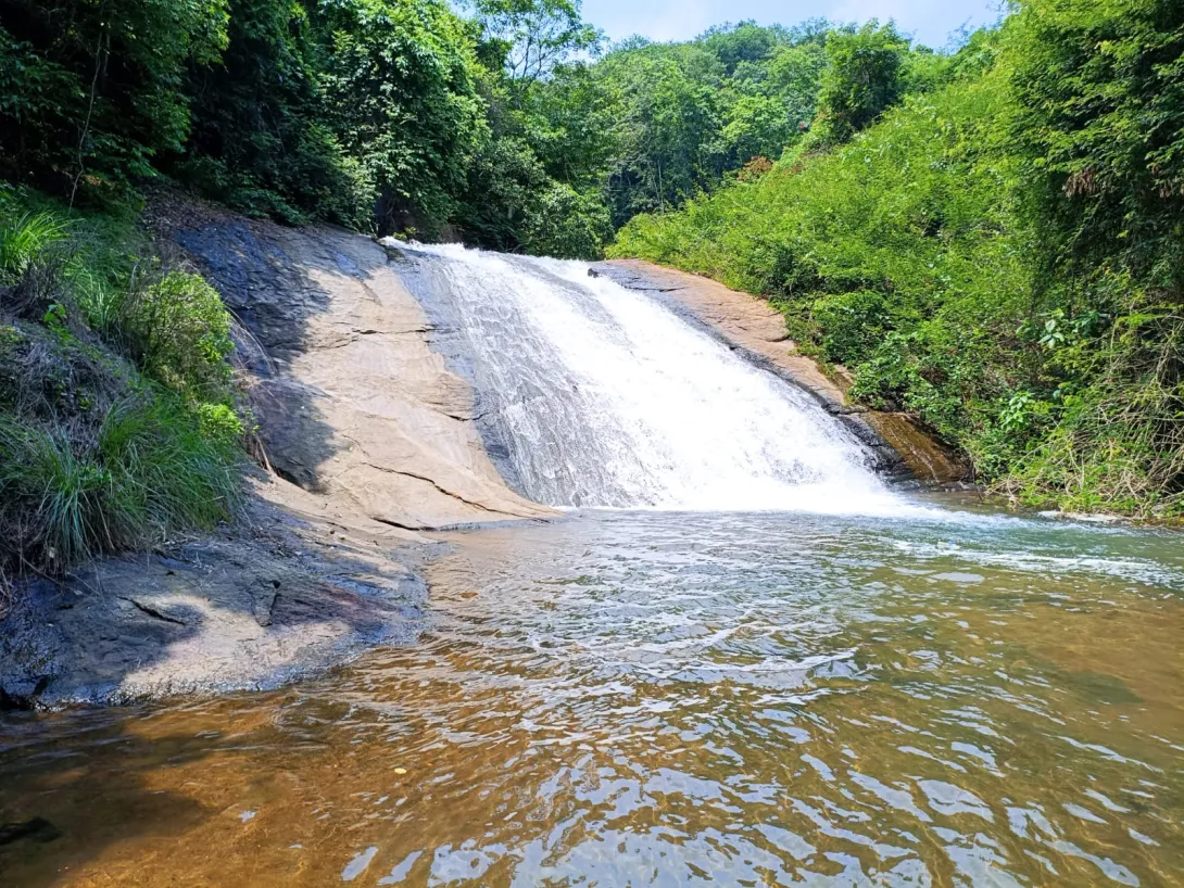 മാടത്തരുവി വെള്ളച്ചാട്ടം 