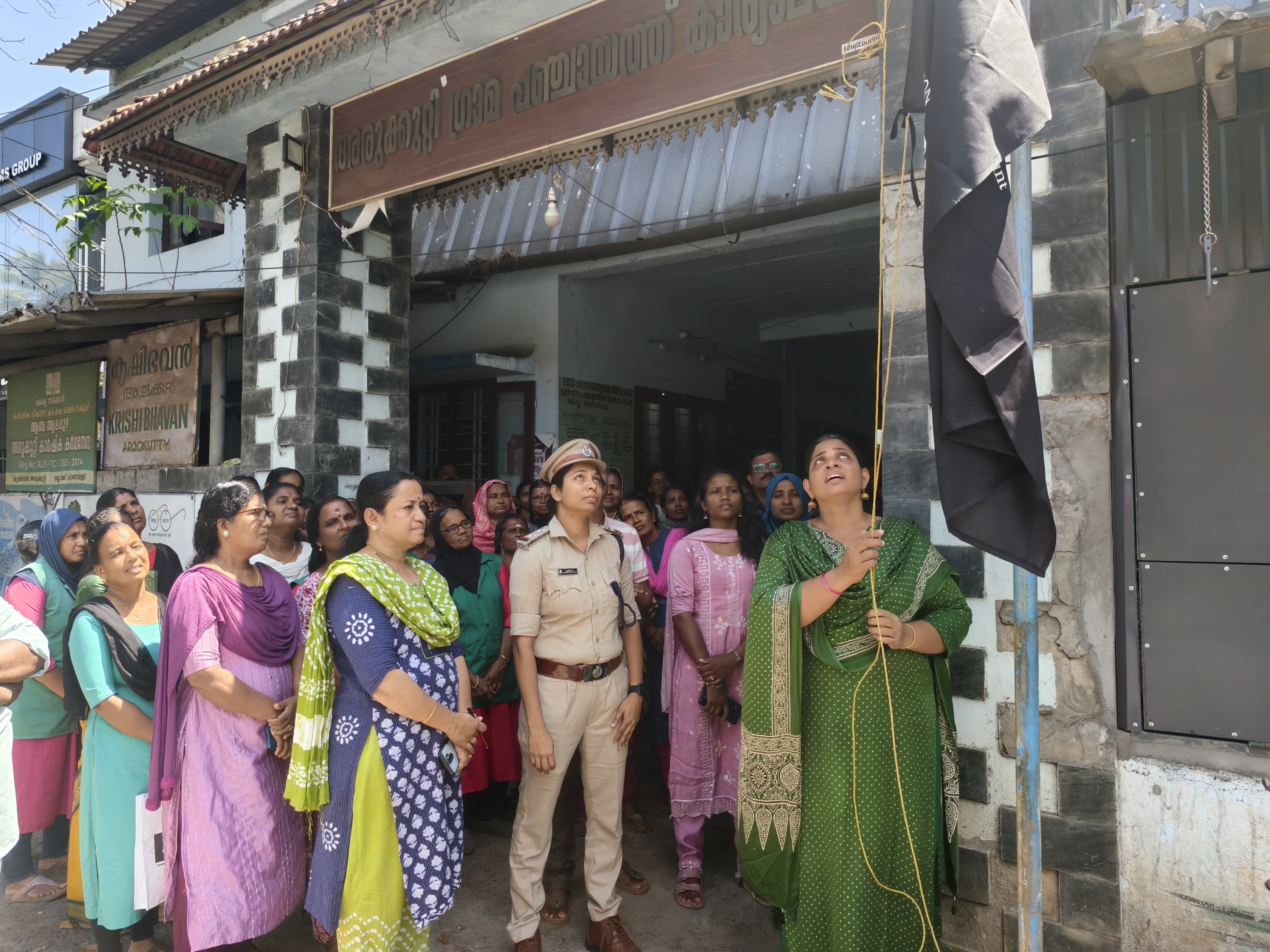 തൂഫാന്‍ പതാക ഉയര്ത്തല്