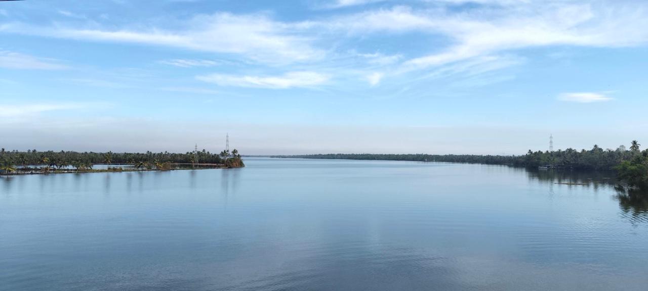 കൈതപ്പുഴ കായൽ