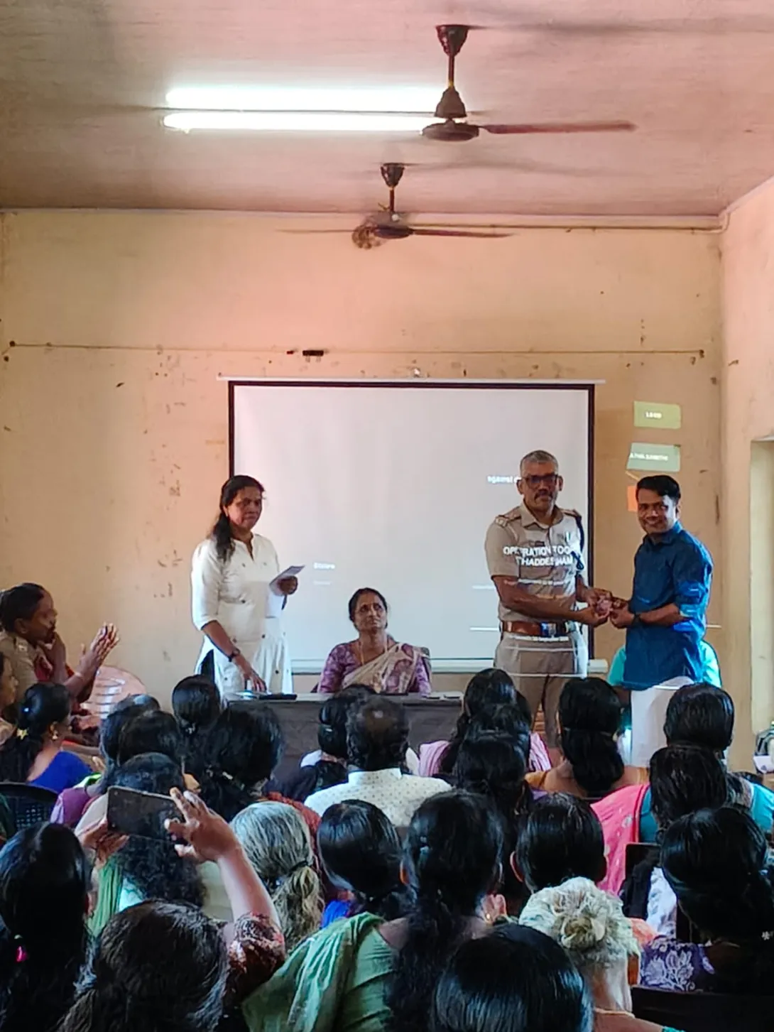 തൂഫാൻ വാരിയർ പ്രഖ്യാപനം, ബാഡ്ജ് വിതരണം