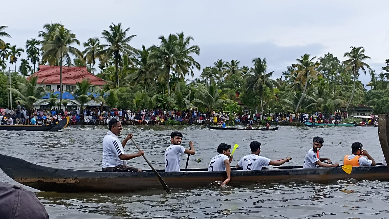 വള്ളം കളി