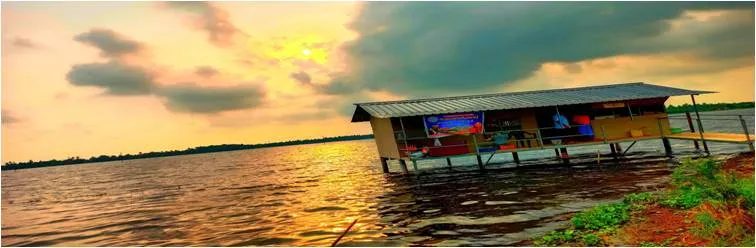 അസ്തമയ ഭംഗിയില്‍ 