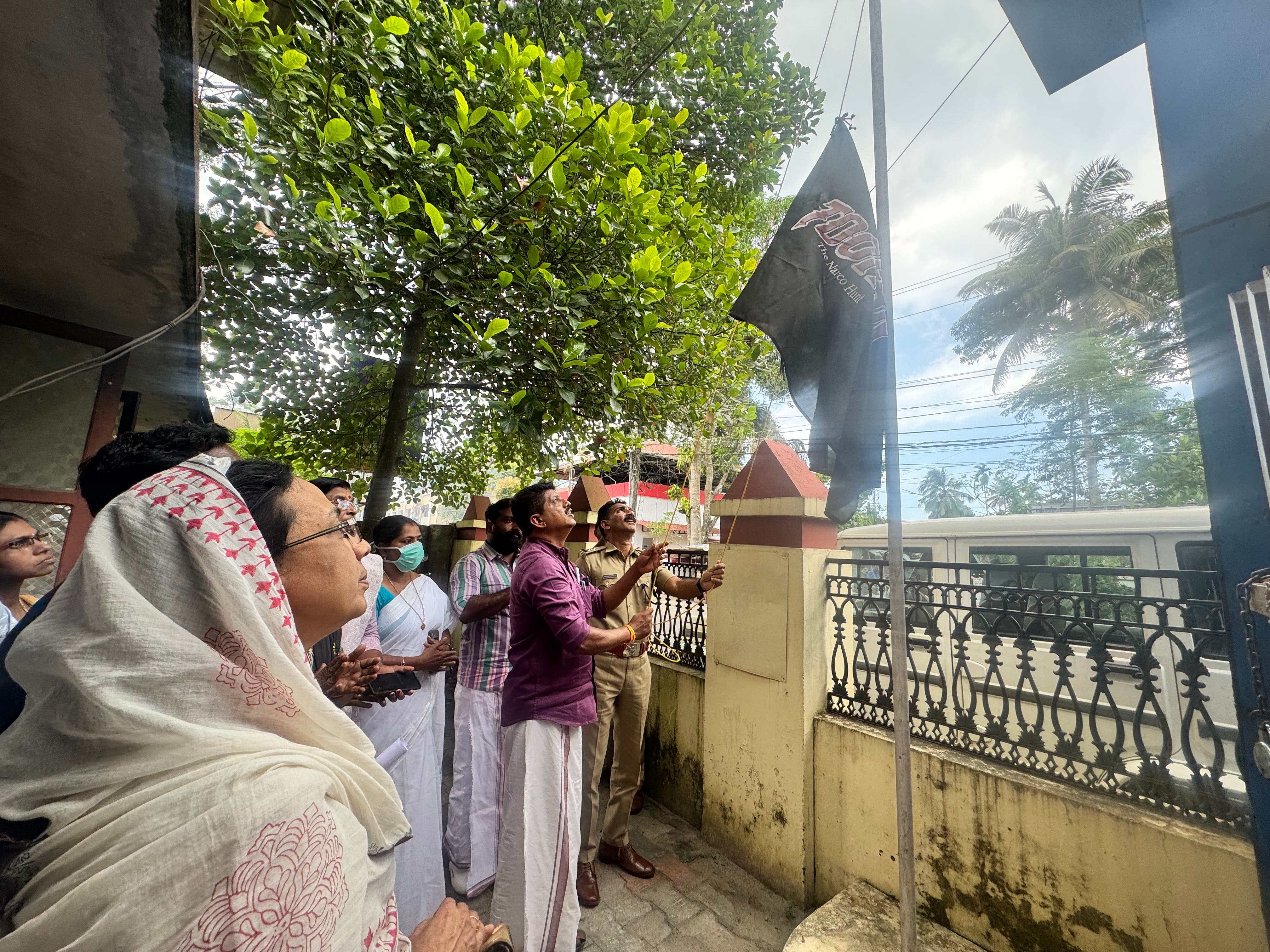 ഓപ്പറേഷൻ തൂഫാൻ-ദി നർക്കോ ഹണ്ട്-പതാക ഉയർത്തൽ