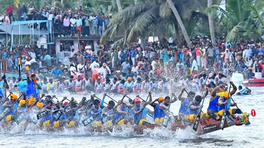 കുമാരനാശാൻ മെമ്മോറിയൽ ബോട്ട് റേസ് / വള്ളംകളി 