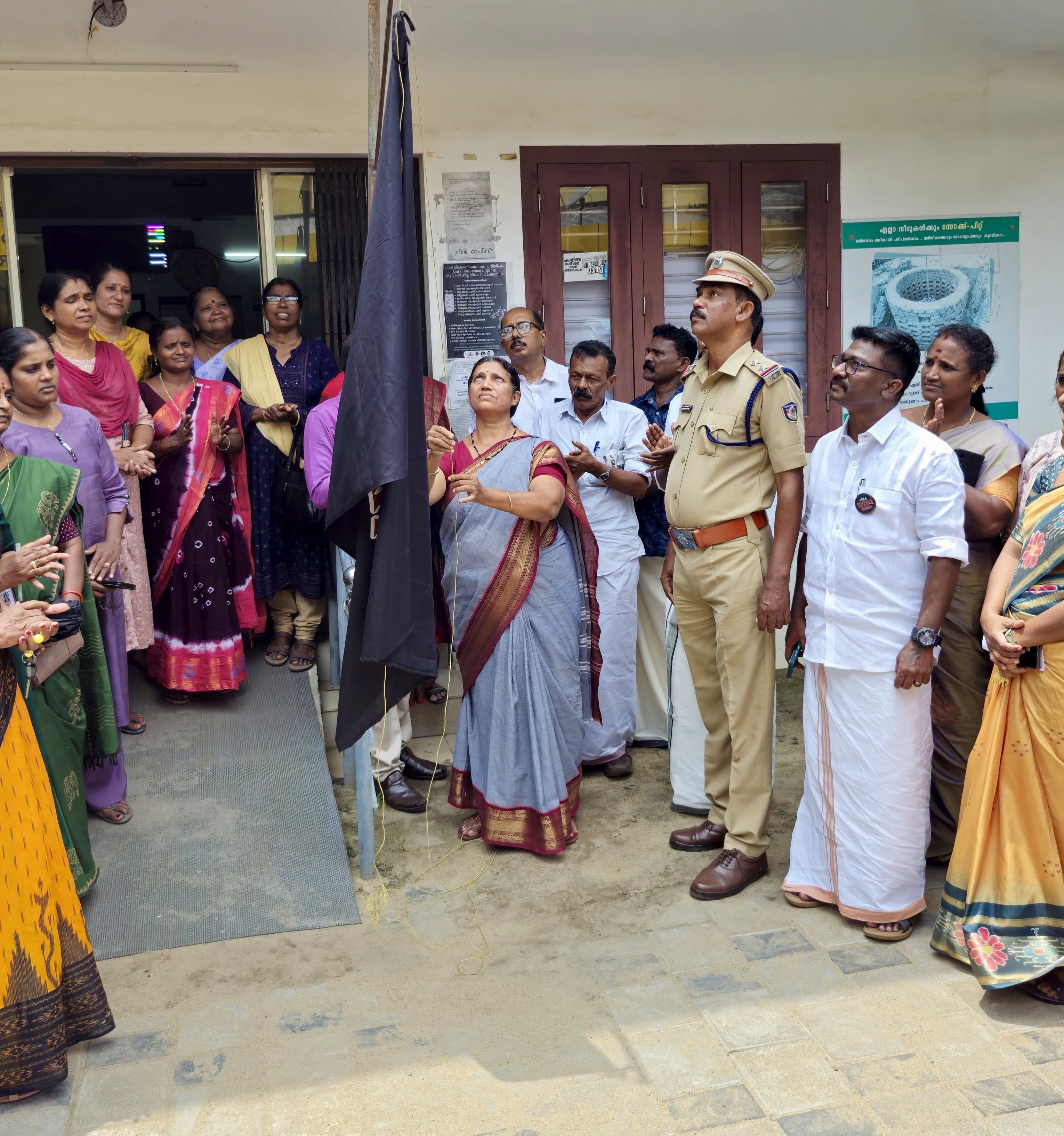 പതാക ഉയര്‍ത്തല്‍