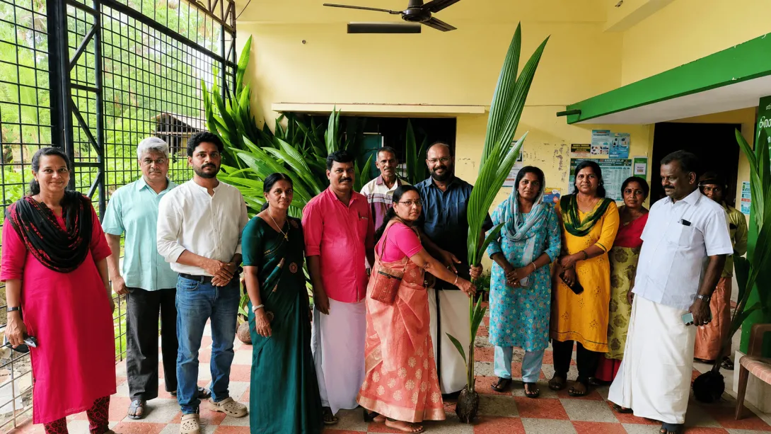 ഉദയനാപുരം കൃഷി ഭവൻ - തെങ്ങിൻ തൈ വിതരണം