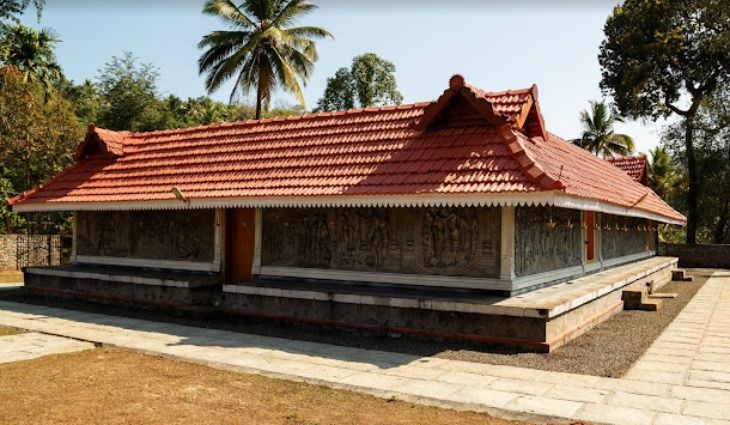 നാലമ്പലം - ശ്രീശത്രുഘന സ്വാമി ക്ഷേത്രം മേതിരി