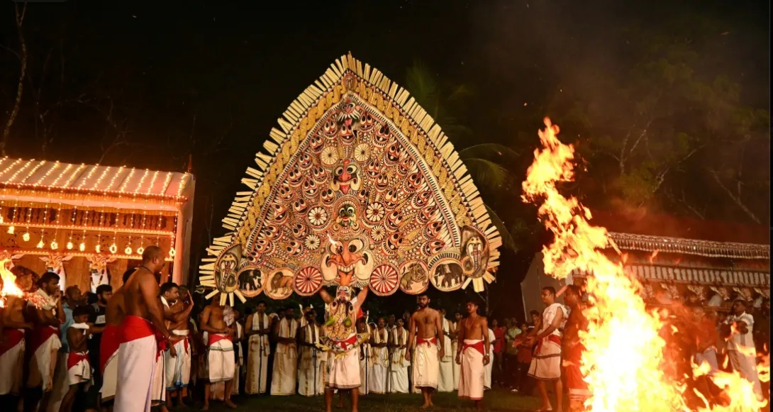 Padayani