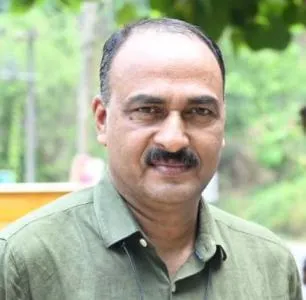 ആര്‍ നന്ദകുമാര്‍