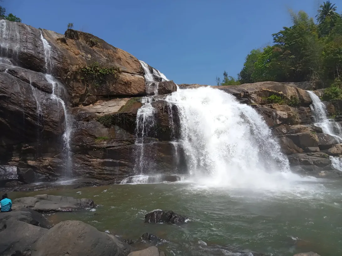 ചുനയംമാക്കൽ വാട്ടർഫോൾസ്