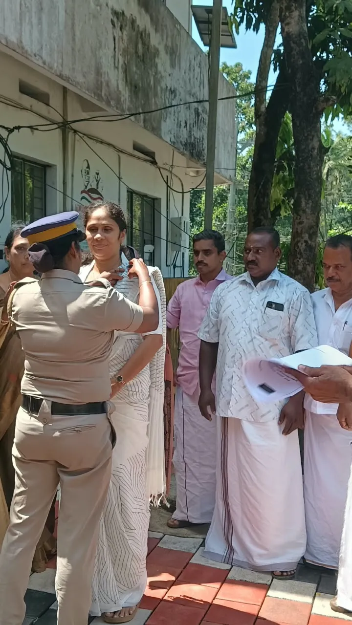 തൂഫാന്‍ ദ നാര്‍ക്കോ ഹണ്ട്-തൂഫാന്‍ വാരിയര്‍ ബാഡ്ജ് 