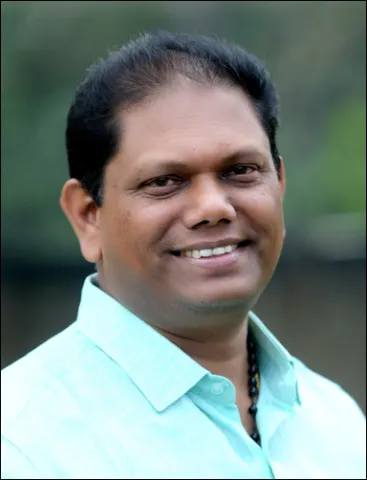 റെജി ജോണി (തോമസ് ജോണ്‍)