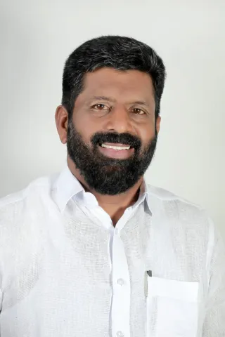 റെജി ഇലിപ്പുലിക്കാട്ട് 