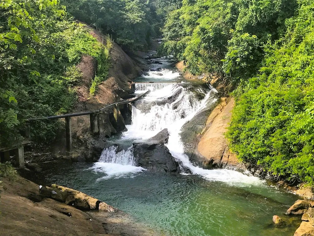 അരുവിക്കുത്ത് വെള്ളച്ചാട്ടം