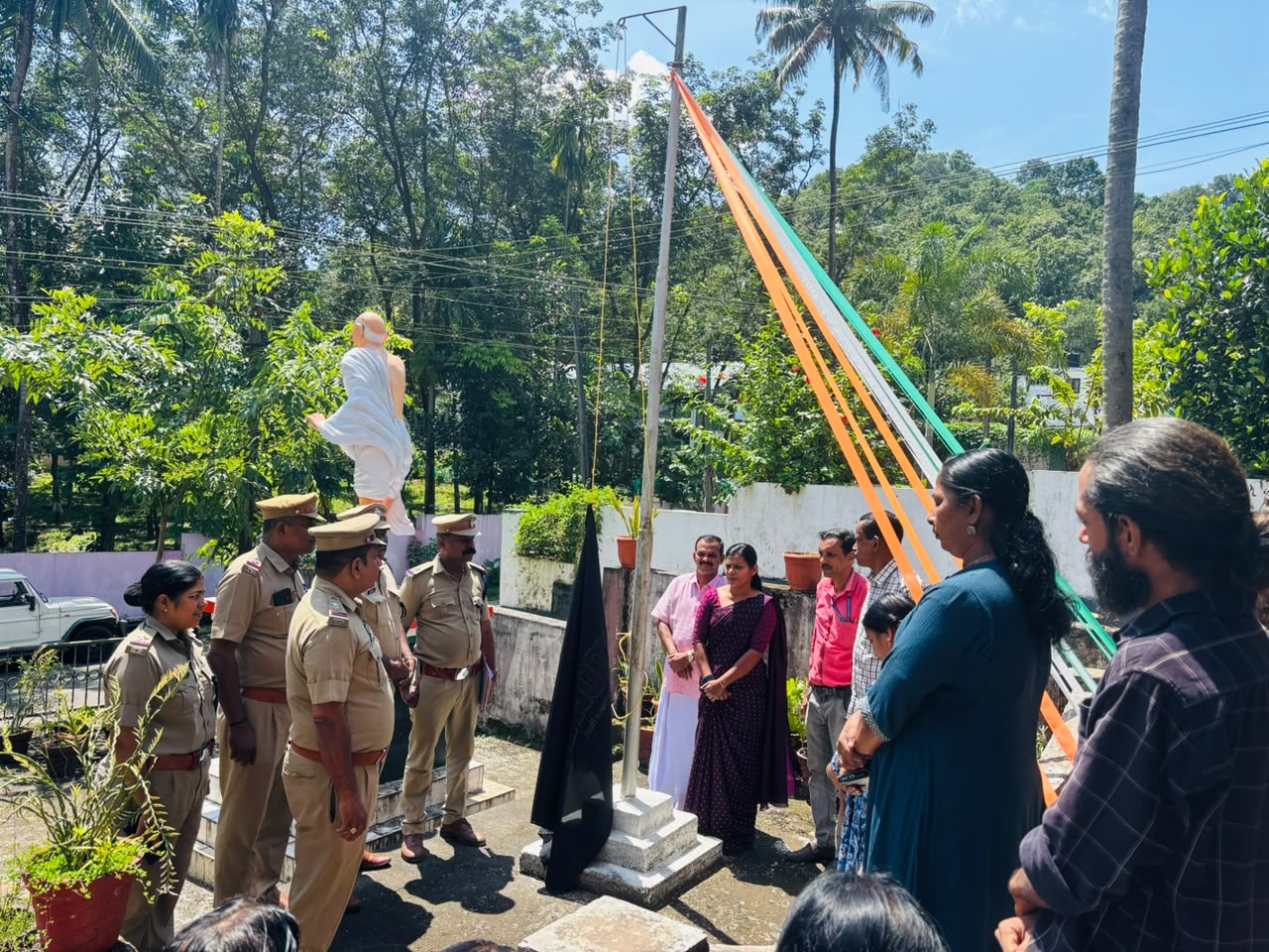 പതാക ഉയർത്തൽ