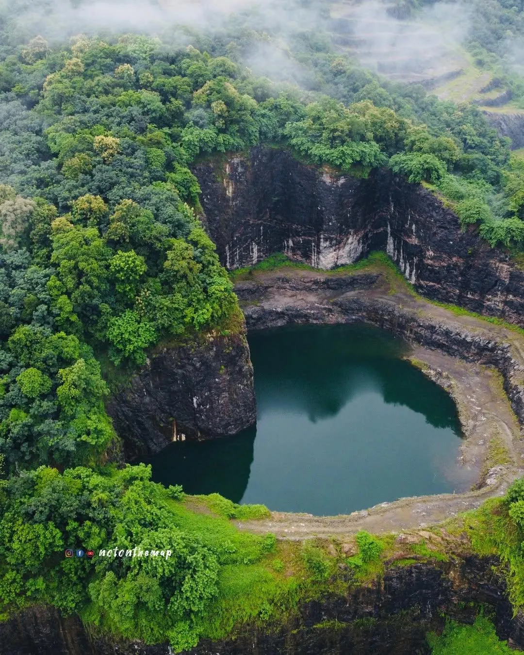 അയ്യമ്പുഴ പാറമട