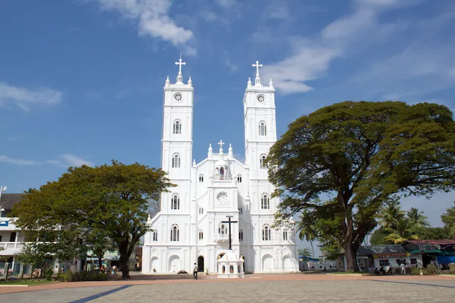 വല്ലാർപാടം പള്ളി
