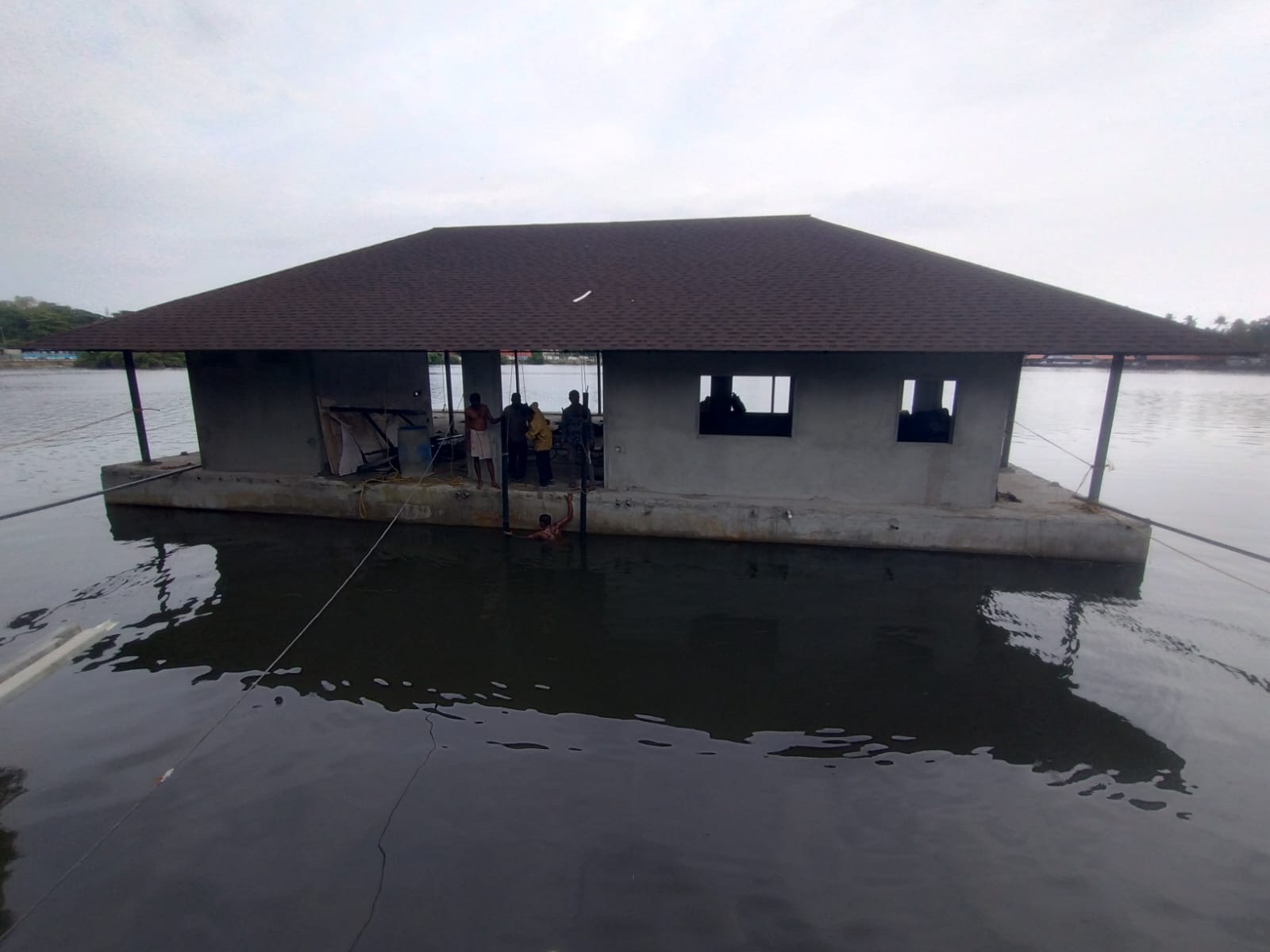 ഫ്ലോട്ടിംഗ് റെസ്റ്റോറൻറ്