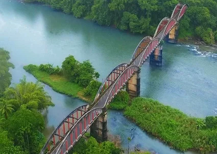 പെരിയാറും നേര്യമംഗലം പാലവും