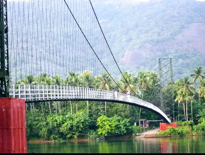  ഇഞ്ചത്തൊട്ടി തൂക്കുപാലം