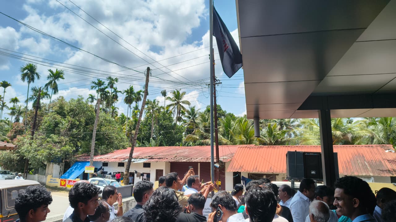 പതാക ഉയർത്തൽ