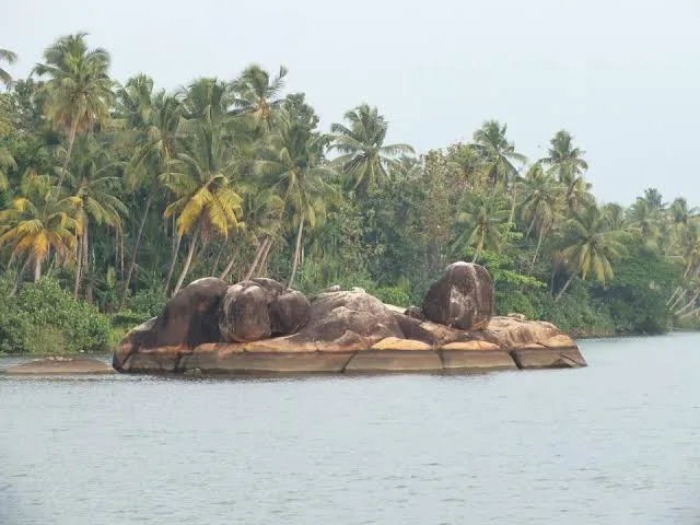 മാളവന പാറ