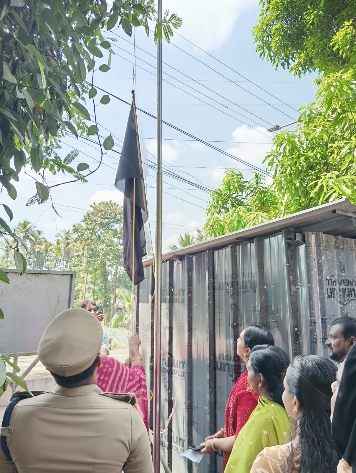 ഓപ്പറേഷൻ തൂഫാൻ 2.0 ഫ്ലാഗ് ഹോസ്റ്റിംഗ്