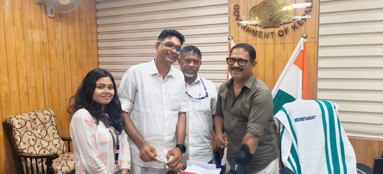 തദ്ദേശ സ്വയംഭരണ വകുപ്പ് മന്ത്രി കെ. എം. ഷാജിയോടൊപ്പമുള്ള ഒരു അഭിമാന നിമിഷം