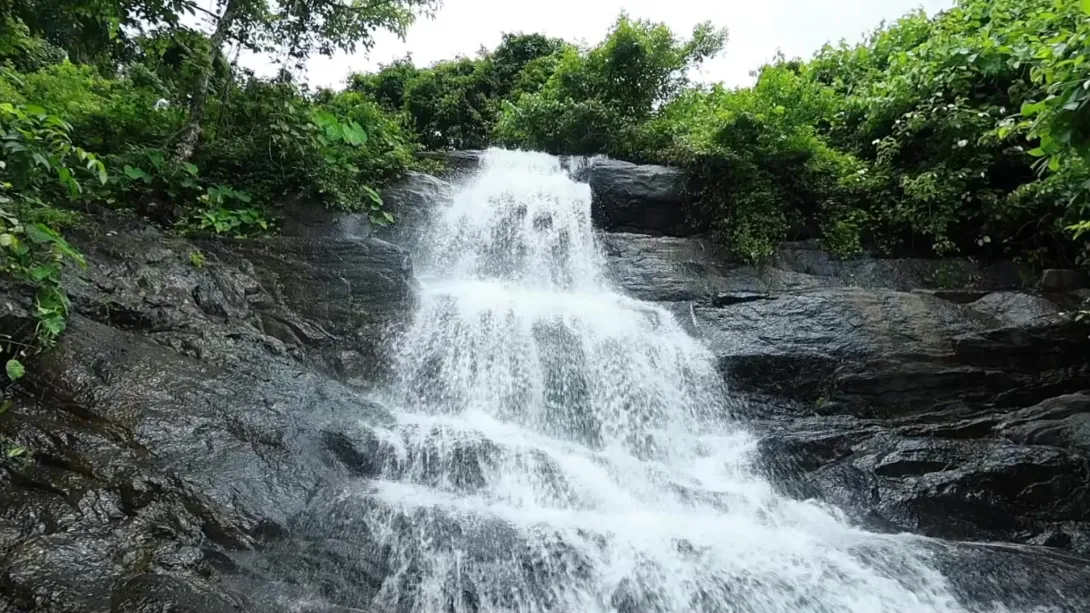 ഒലിച്ചി  വെള്ളച്ചാട്ടം