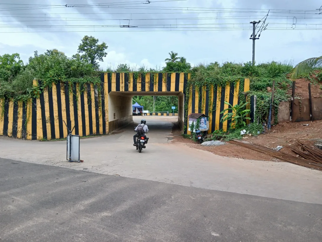 റെയില്‍വേ അടിപ്പാത - അവിണിശ്ശേരി