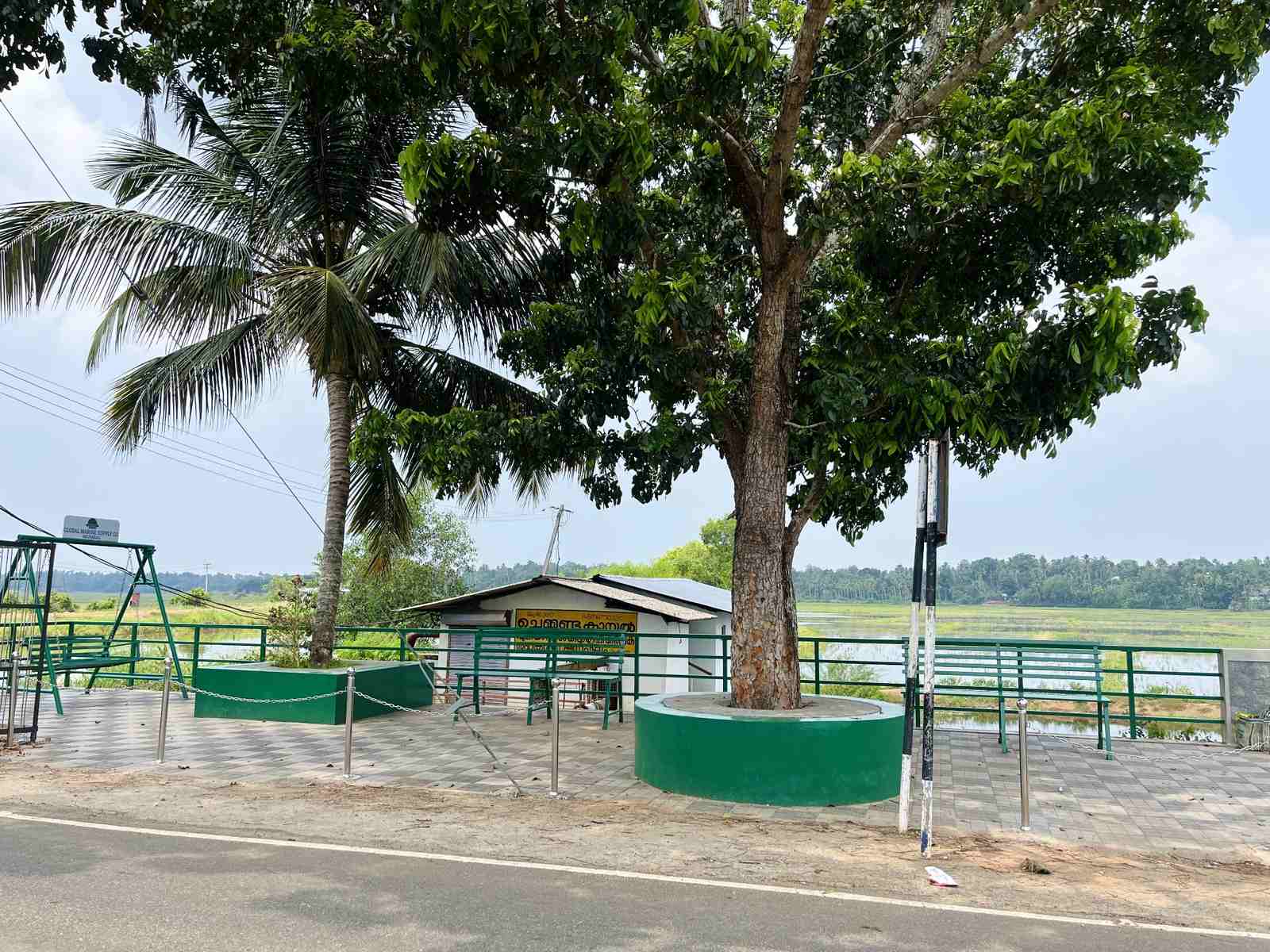 ചെമ്മ​ണ്ട വയോജനപാര്‍ക്ക്