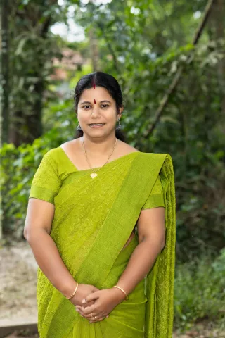 നൗമി പ്രസാദ് 